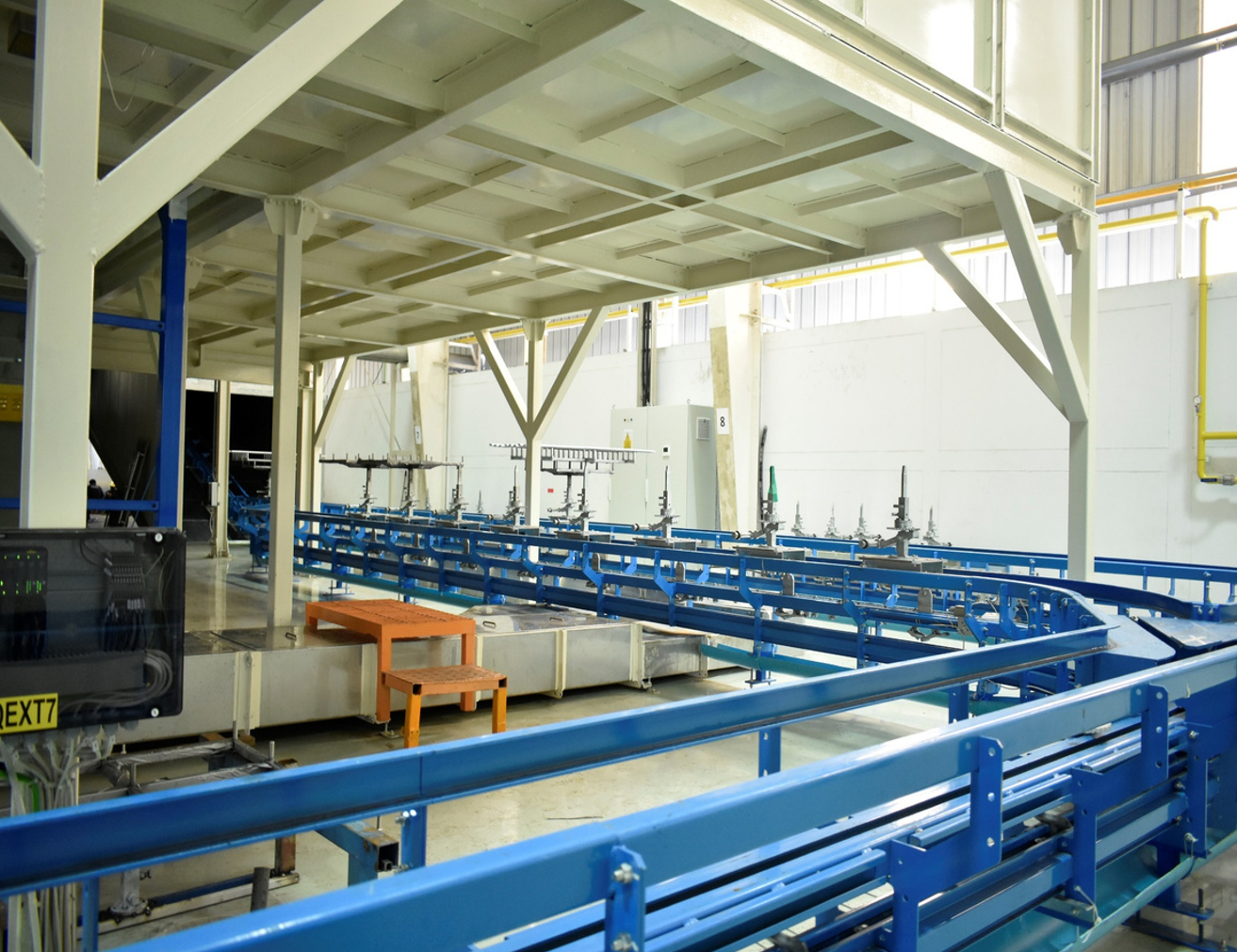 Floor conveyor layout