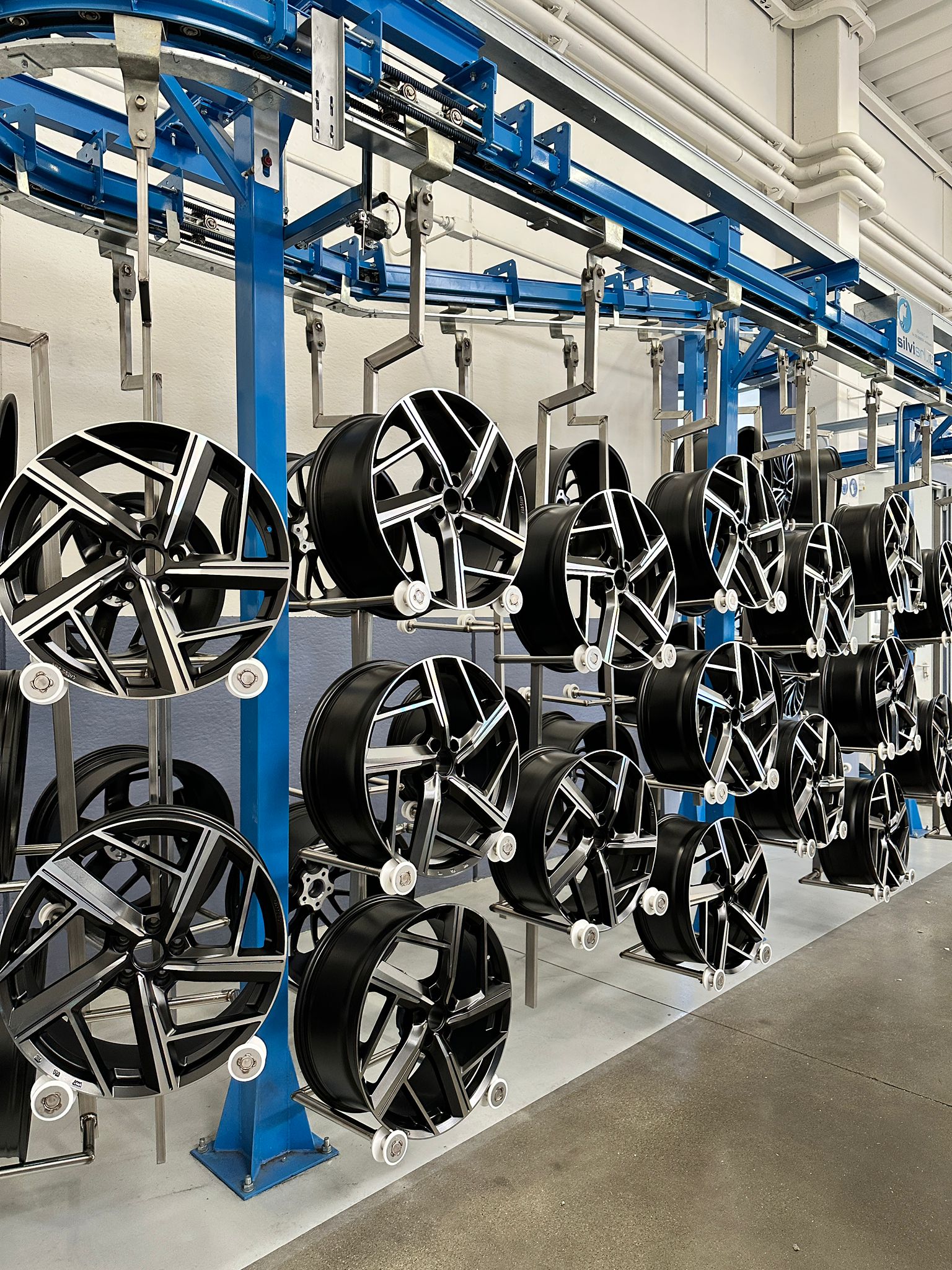 Overhead wheel conveyor