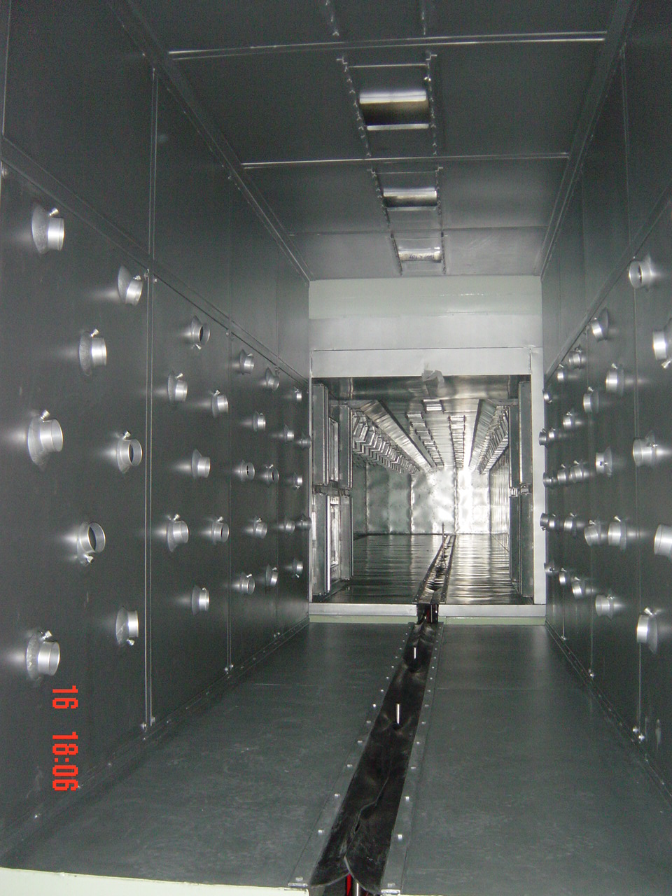 Oven interior and air distribution