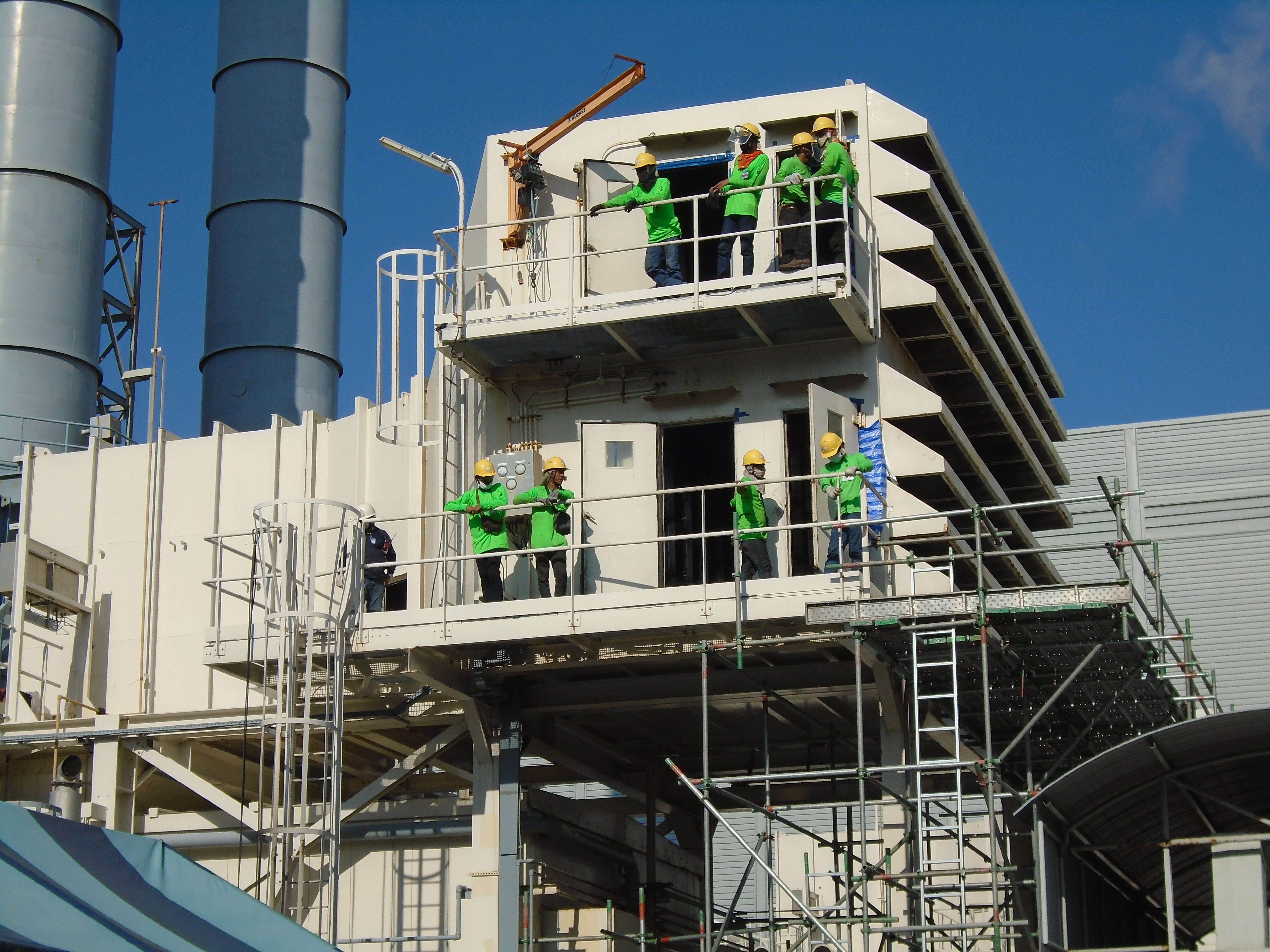 Field service team at an industrial installation