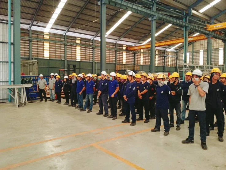 Jaroonrat fabrication team